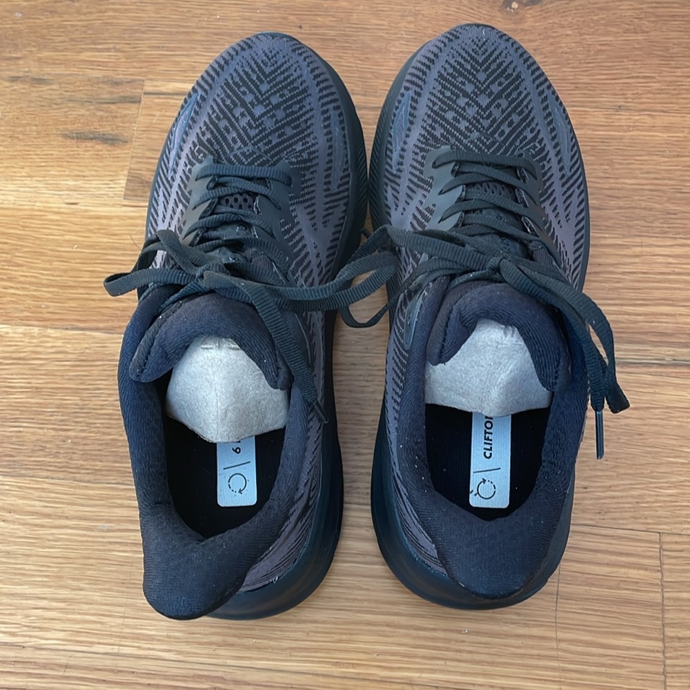 Hoka One One Black Clifton 9 Size 8 Women's Running Shoe - New without Box